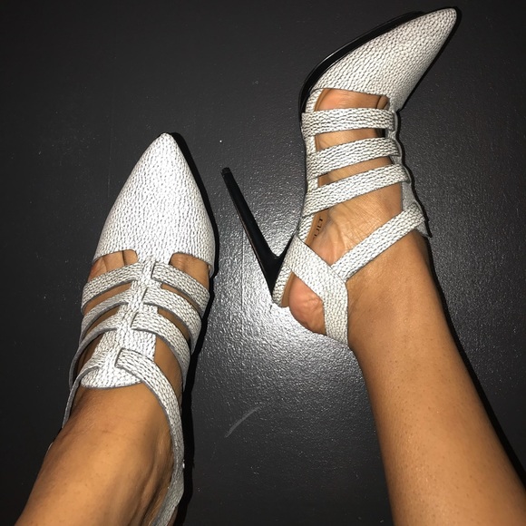 🔳White and Black Heels 🔲‼️SOLD‼️ - Picture 2 of 3